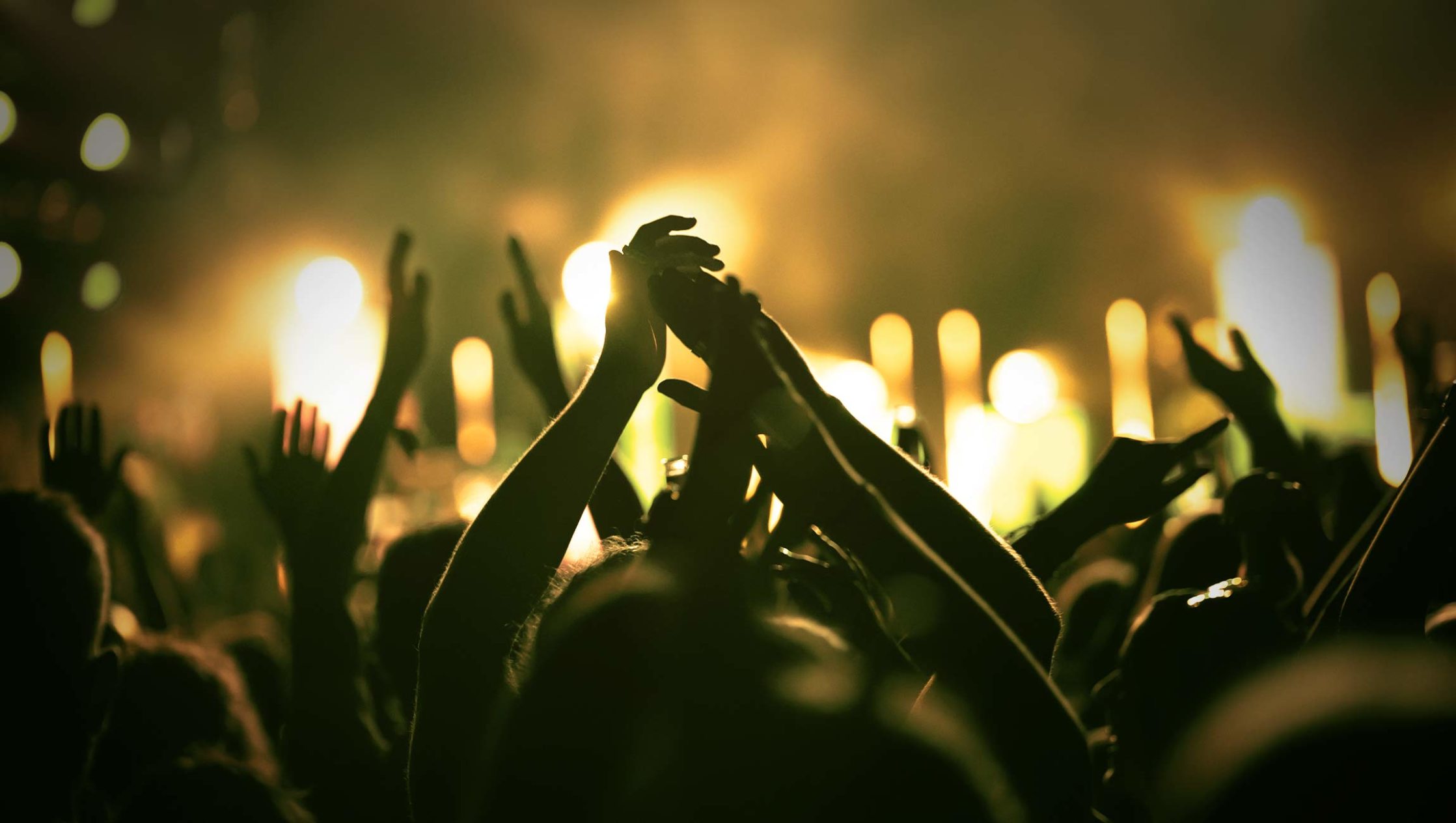 steam-crowd-grand-events-green